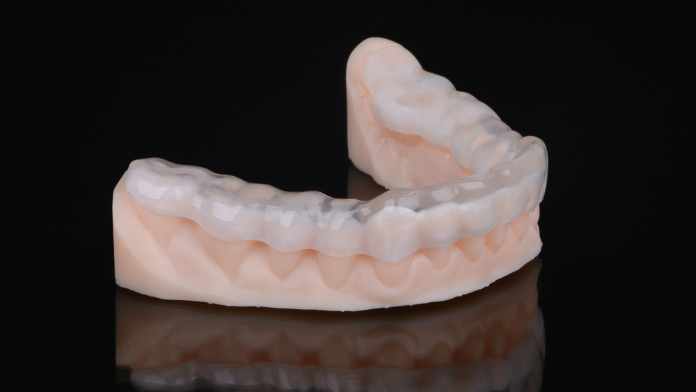 black dental model of the jaw with a bridge prosthesis and zirco